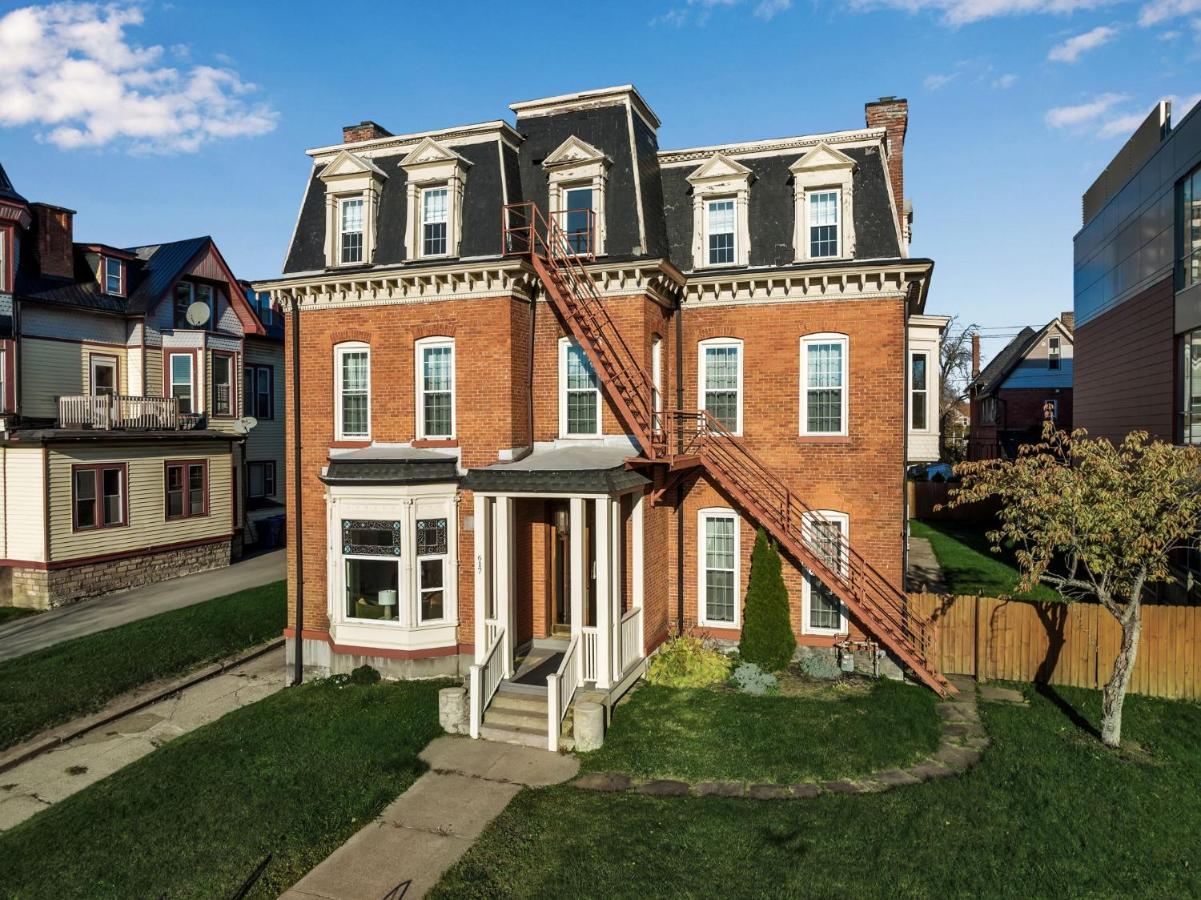 Spacious Second Empire At The Platt Mansion Apartment